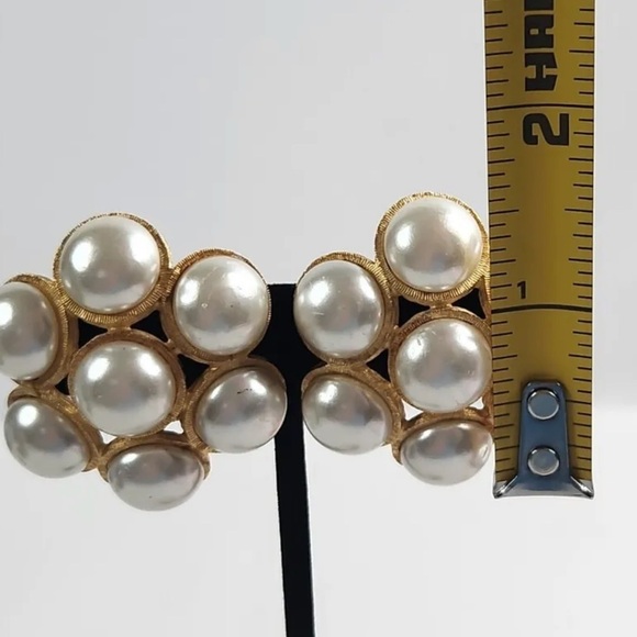 VINTAGE Givenchy Gold Tone Faux Pearl Flower Cluster Clip on Earrings - Picture 6 of 10